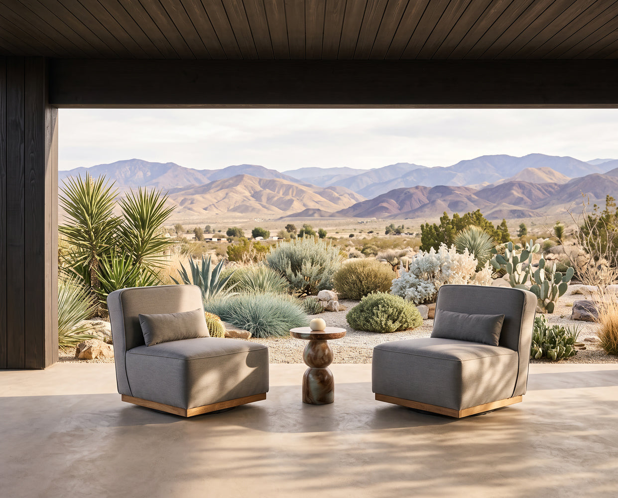 Carbonia Swivel Lounge Chair