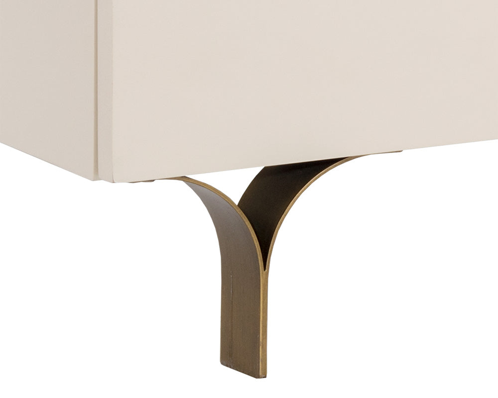Celine Dresser