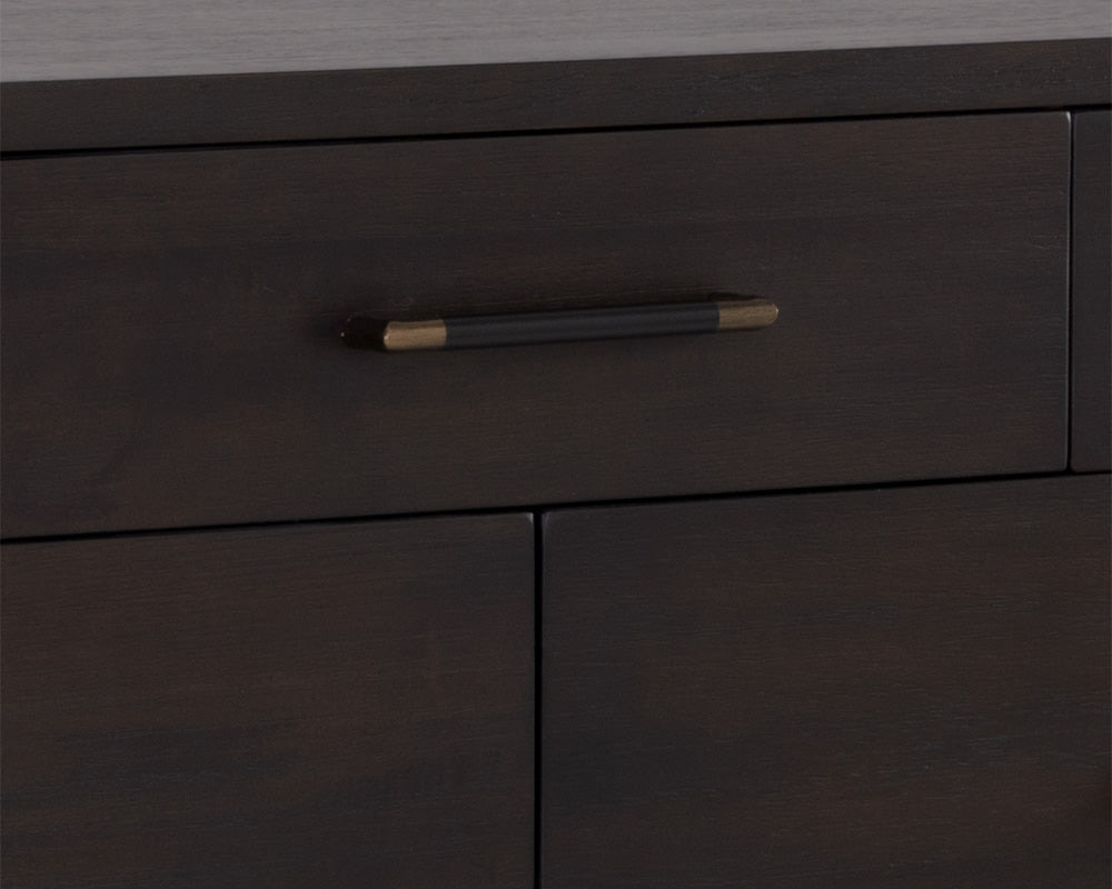 Weldrick Dresser
