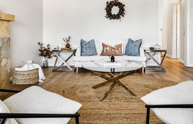 Professionally staged interior, photo 8 of 42