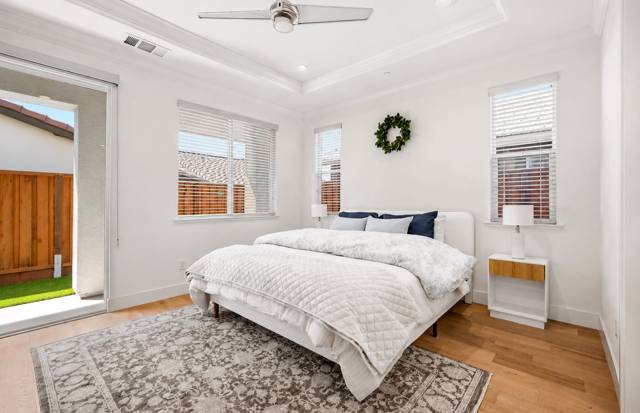 Professionally staged interior, photo 12 of 42