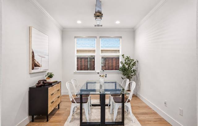 Professionally staged interior, photo 15 of 42