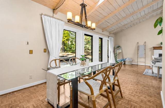 Professionally staged interior, photo 37 of 42