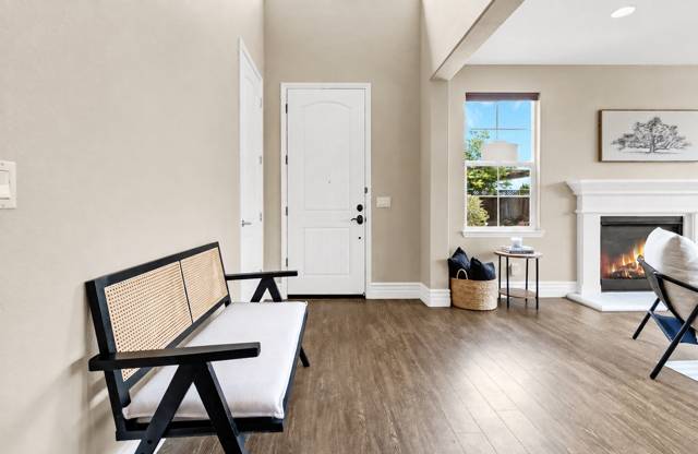 Professionally staged interior, photo 44 of 58