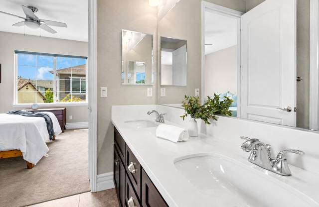 Professionally staged interior, photo 45 of 58