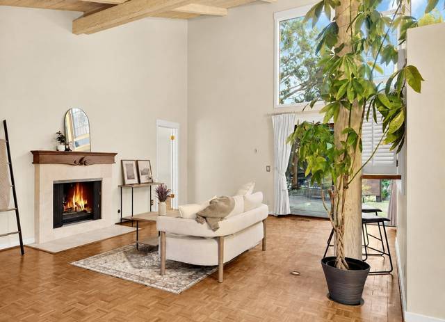 Professionally staged interior, photo 48 of 58